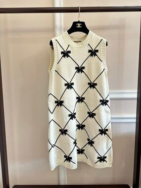 Authentic Gucci Cream Knit Sleeveless Dress with Black Bow Accents
